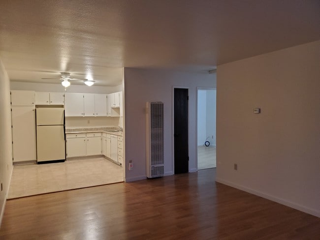 Entry towards kitchen - 13 Monte Vista Dr Unit Monte Vista