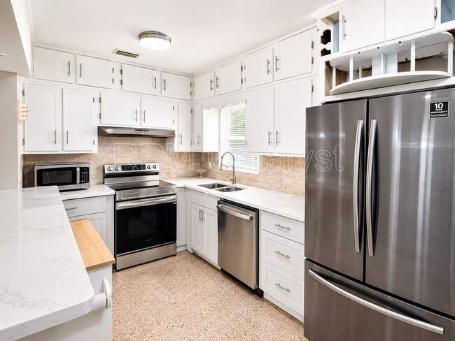 Photo - 2806 46th St S