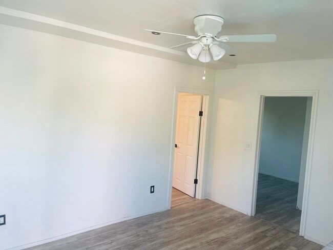 Photo - 18548 Arminta St