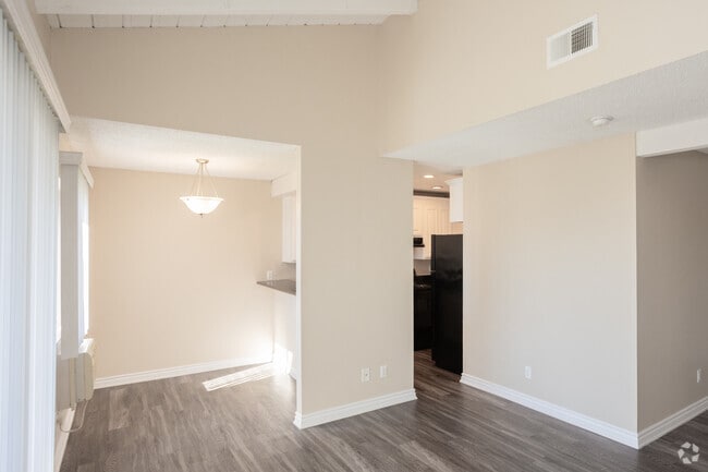 Studio, 1BA - 500SF - Studio Space