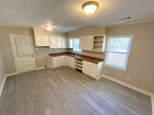 Photo - 1231 Pera Ave