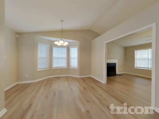 Photo - 113 Colt Ln