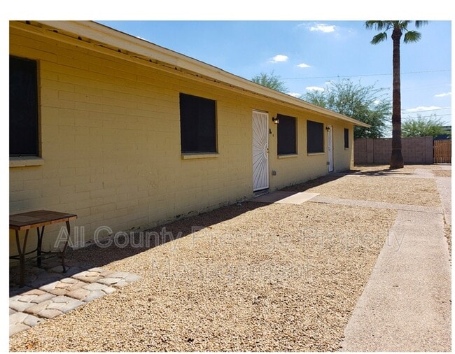 Front house area - 1140 E Curry Rd Apartamentos Unidad A