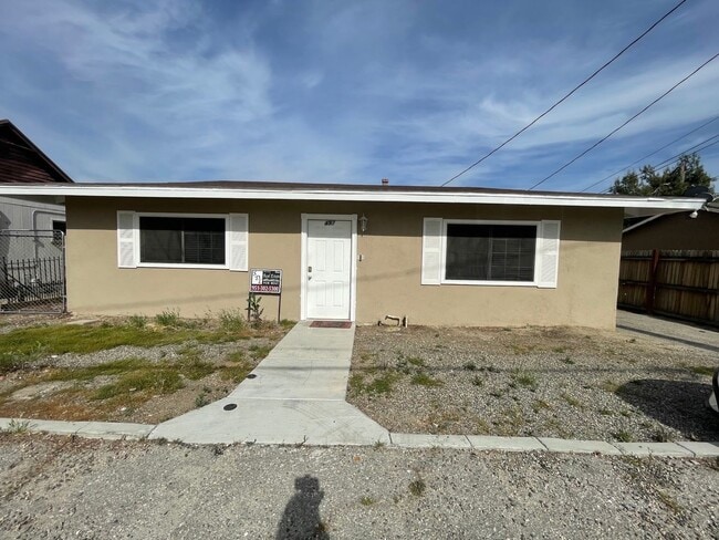Building Photo - 497 Hewitt St