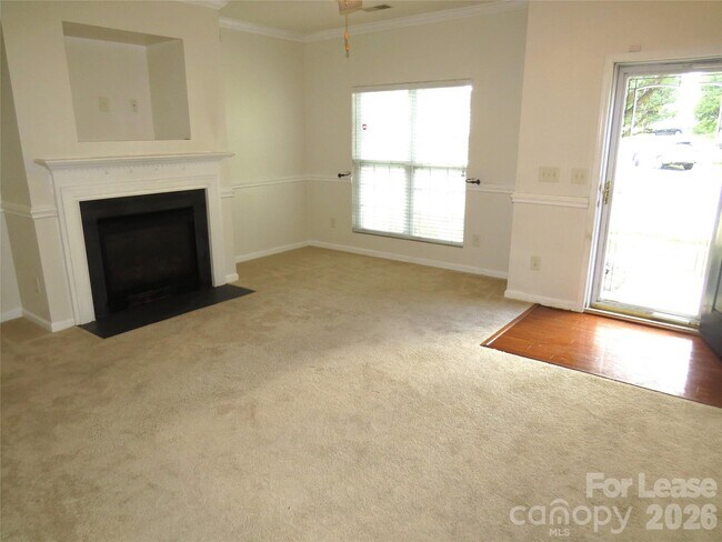 2738 Highland Park Dr