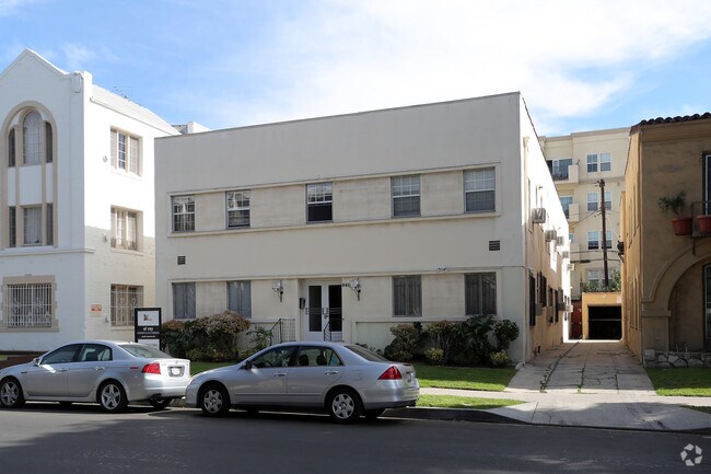 Photo - 660 S Cloverdale Ave Apartments