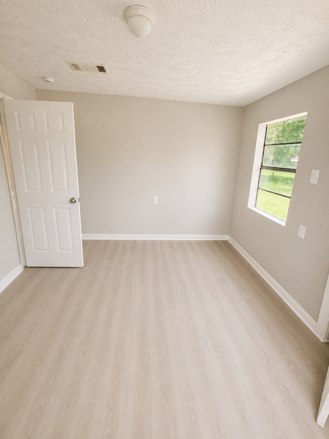 Photo - 401 Carver Dr