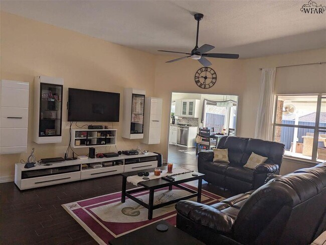 Photo - 5105 Carlene Dr