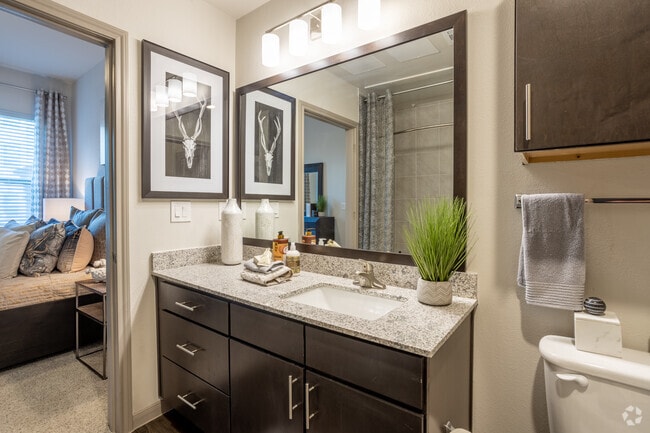 2BR, 2BA - 1022SF