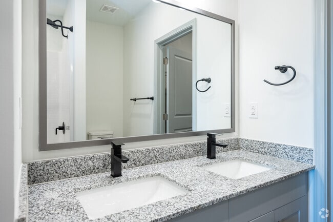 2BR, 2BA - 1201SF