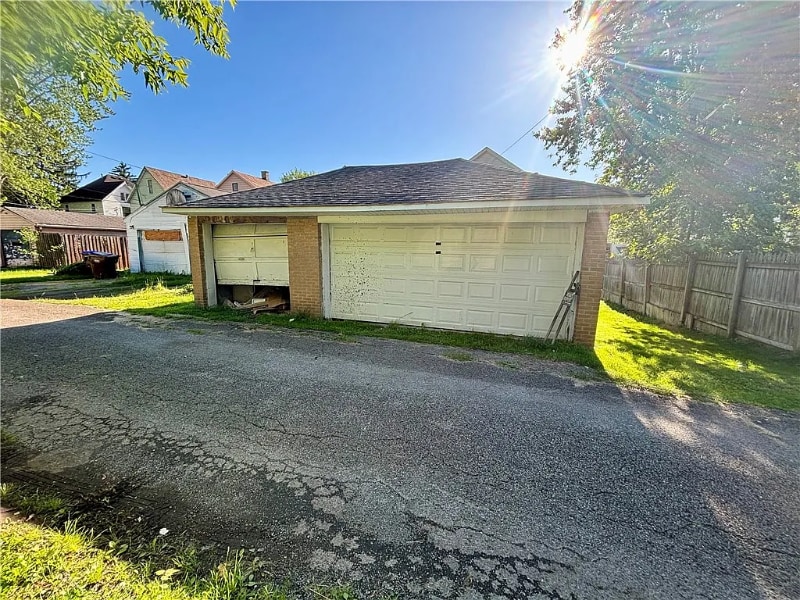 Photo - 647 Spruce Ave