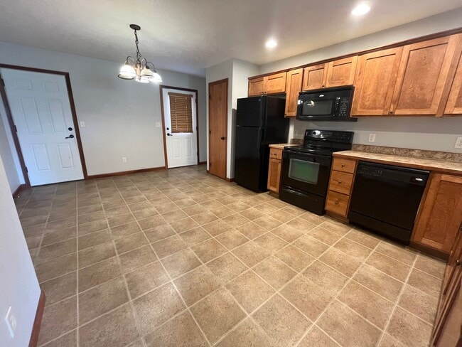 Photo - 2 Bed/1.5 Bath Townhome For Rent!