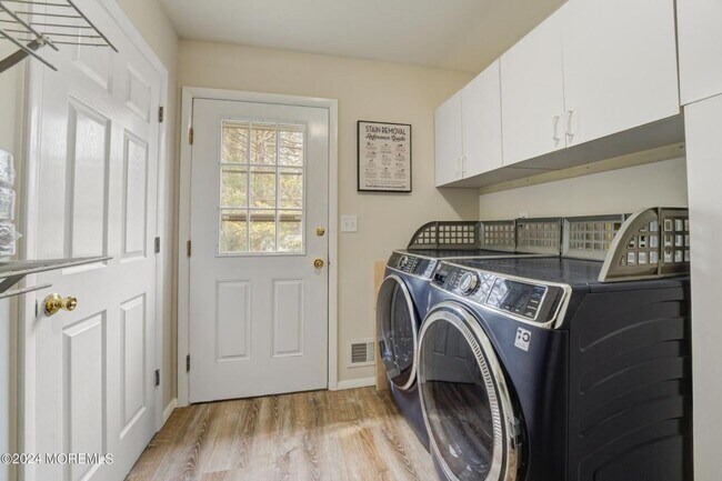 Photo - 611 W Commodore Blvd House