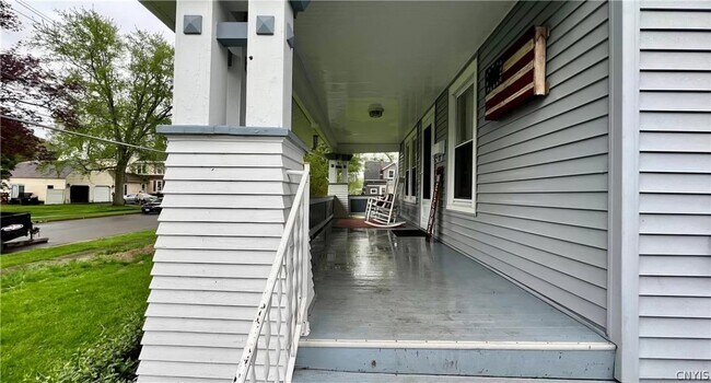 Photo - 209 Allen St