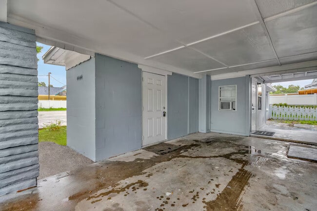 1235 Grove St Unit B