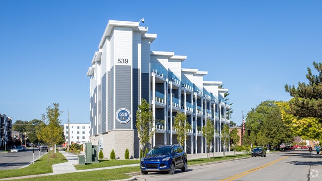 Photo - Bay Street Condominums