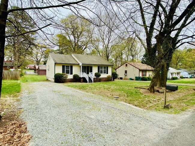 Photo - Adorable 3 bdrm/2 bath House Nestled Near ...