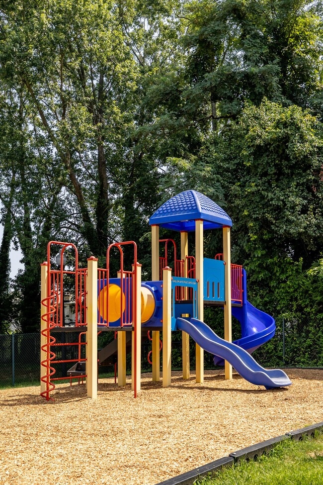 Seven Oaks Townhomes