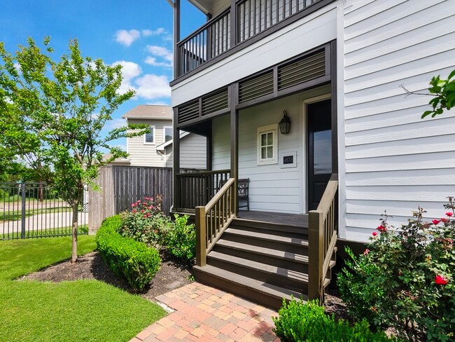 Photo - 4533 Polk St