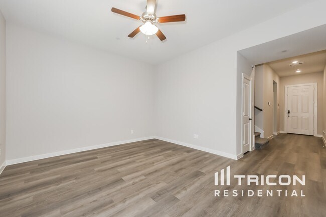 Photo - 1106 Fallgate Dr