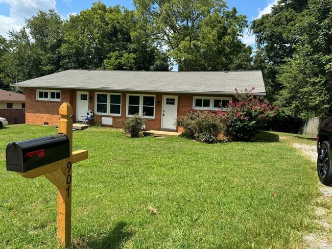 Building Photo - 907 Elwood Dr Unit 907 Elwood Drive Rental