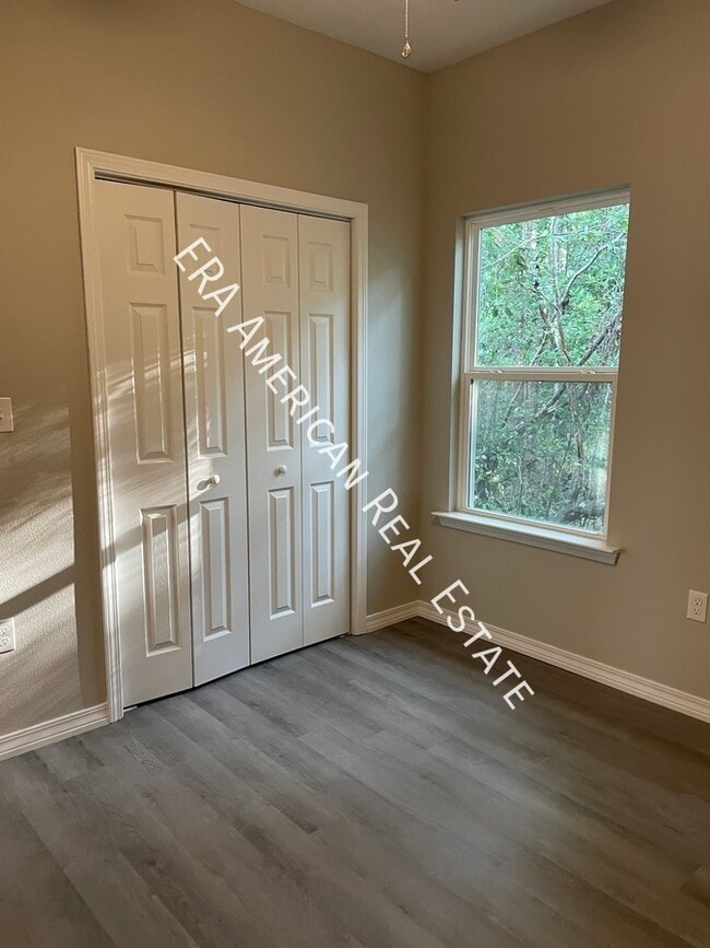 Photo - 709 Robinson Ave E