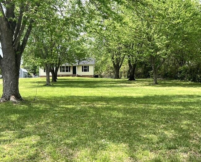 Building Photo - "Charming 3-Bedroom Haven with 2 Full Baths in Portland, TN – Your Cozy Retreat Awaits!"