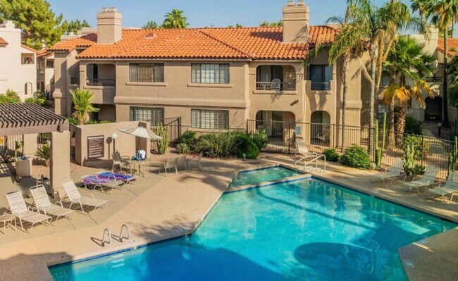 Building Photo - Beautiful Scottsdale Condo with Pool Views!