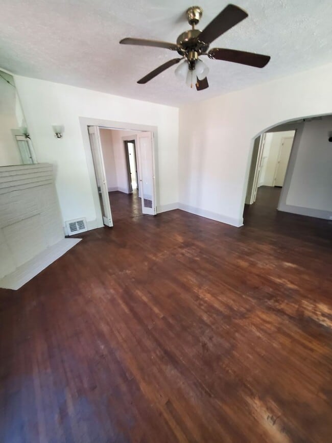 306 Holbrook St