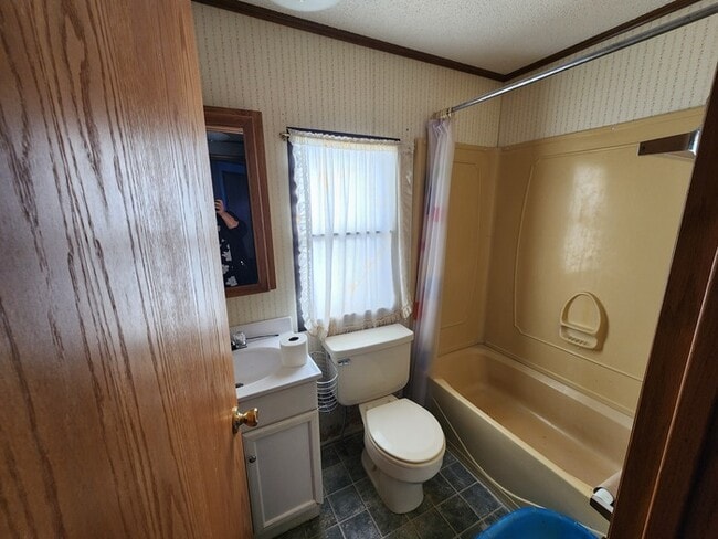 Photo - 611 Dallas Rd