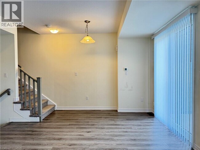 Photo - 100 Hollywood Ct