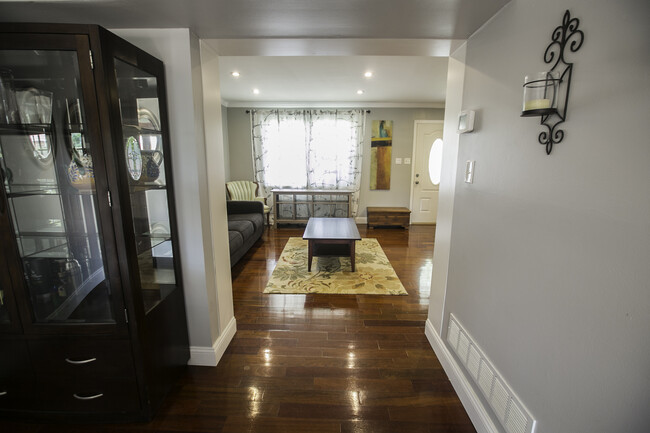 Photo - 540 Valleywood Rd