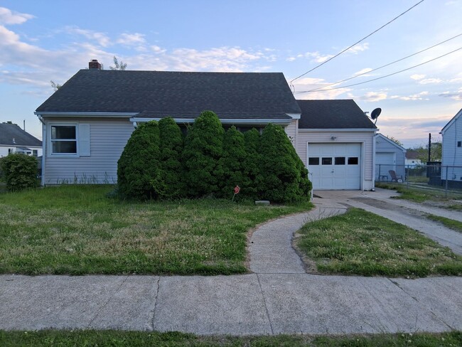 Building Photo - SINGLE HOUSE FOR RENT $2000