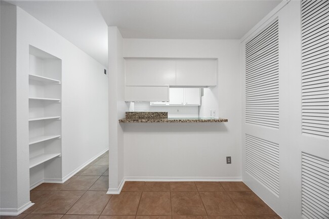 Photo - 3131 Cummins St Unit 3