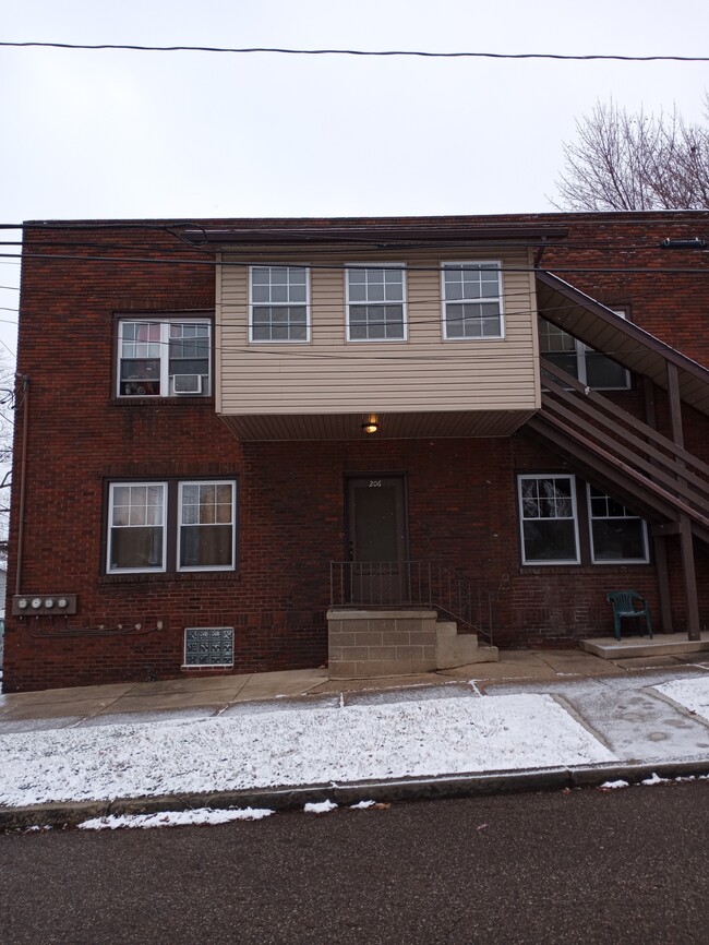 Building Front - 206 Edwin Ave SE Unit Apt 1