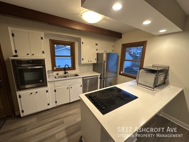 Photo - 5817 Ashcroft Ave