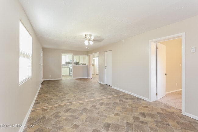 Photo - 4653 Haldis Ave