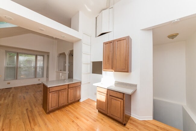 Photo - 1043 W Grace St Unit CH