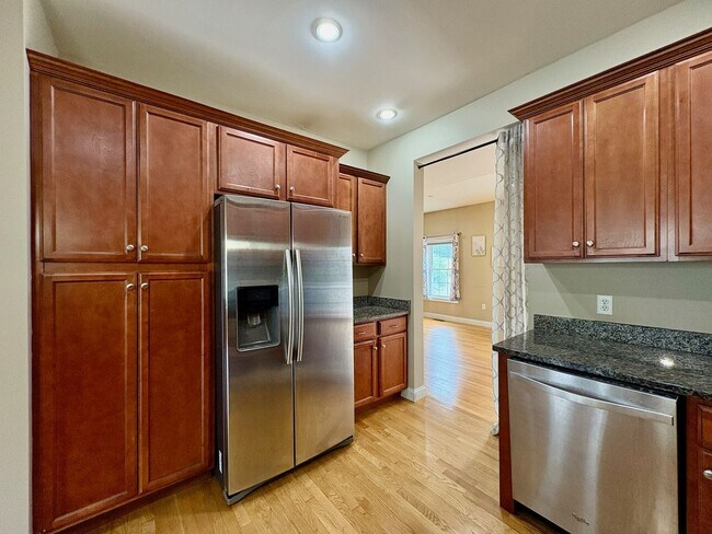 Photo - Charming 2-Bedroom Townhouse For Rent in L...
