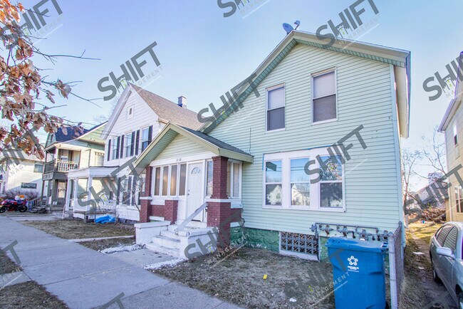 Photo - 210 Lexington Ave NW