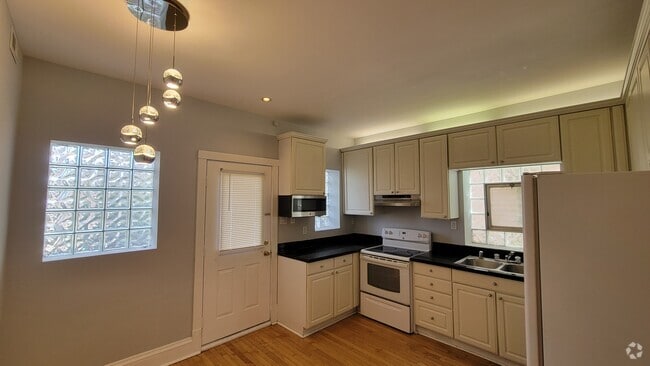 Building Photo - 5807 N Artesian Ave Unit 1 Rental