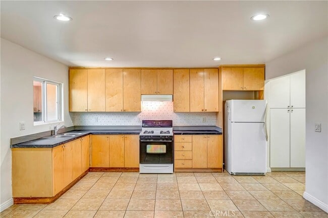 Building Photo - 6735 Elmer Ave Unit 12-12 Rental