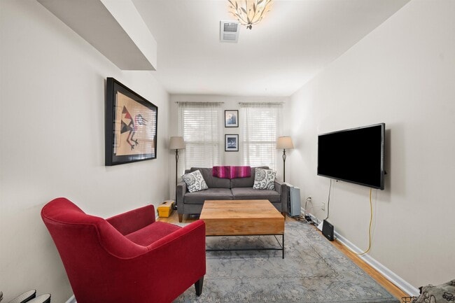 Building Photo - 308 Monroe St Unit 1R