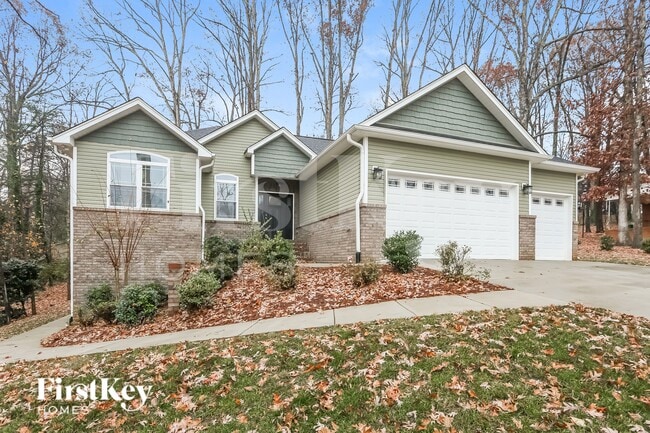 Photo - 105 Jefferson Dr