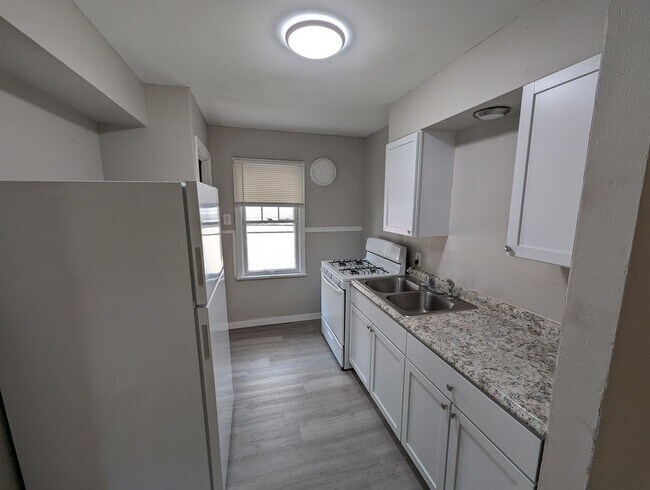 Photo - Welcome to Your Charming New Home on Minnie Avenue!