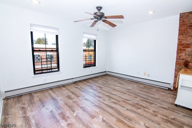 Photo - 220 E Broad St Unit Apt3