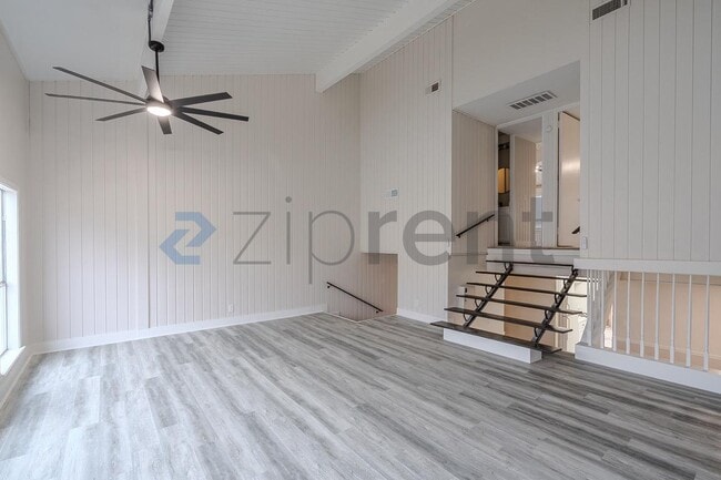 Photo - 19 Lakeway St