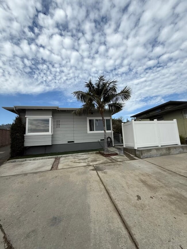 Building Photo - 312 Rosecrans St Unit 312 Rental