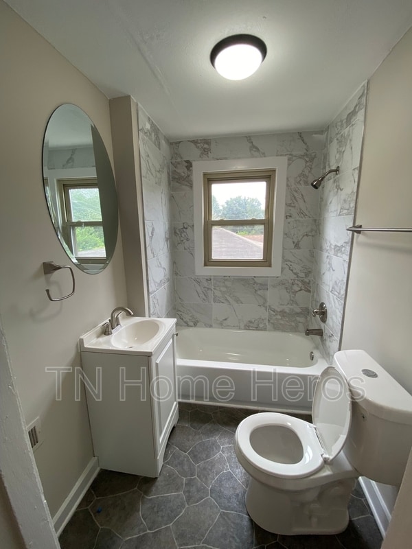 Photo - 2805 Ontario St