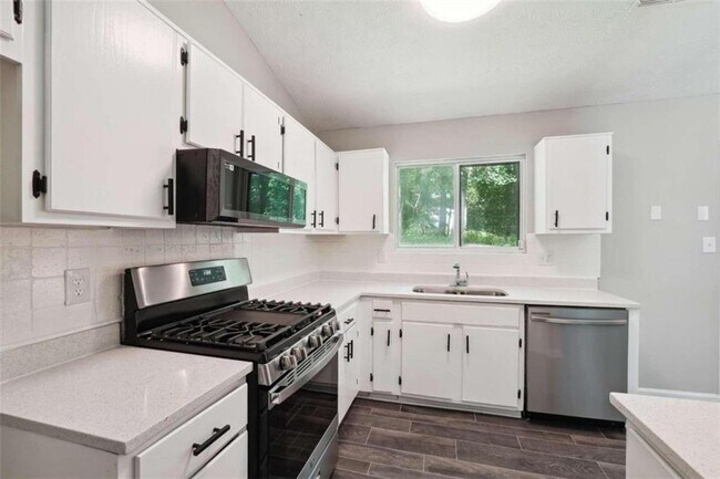 Photo - 1819 Singer Way